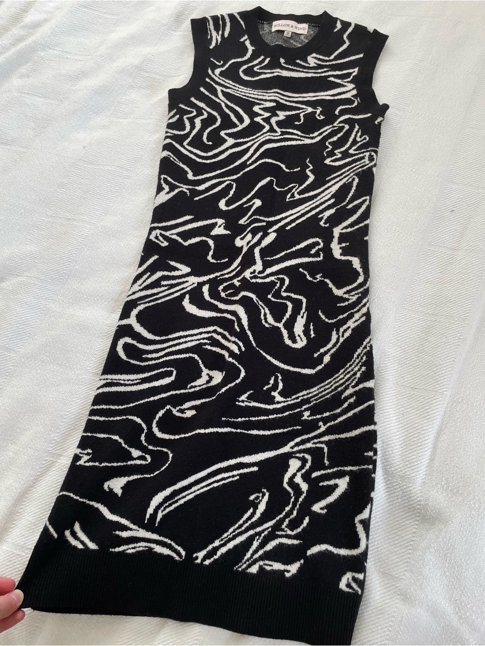 Willow & Wind Sleeveless Midi Knit Dress with Abstract Swirl Pattern